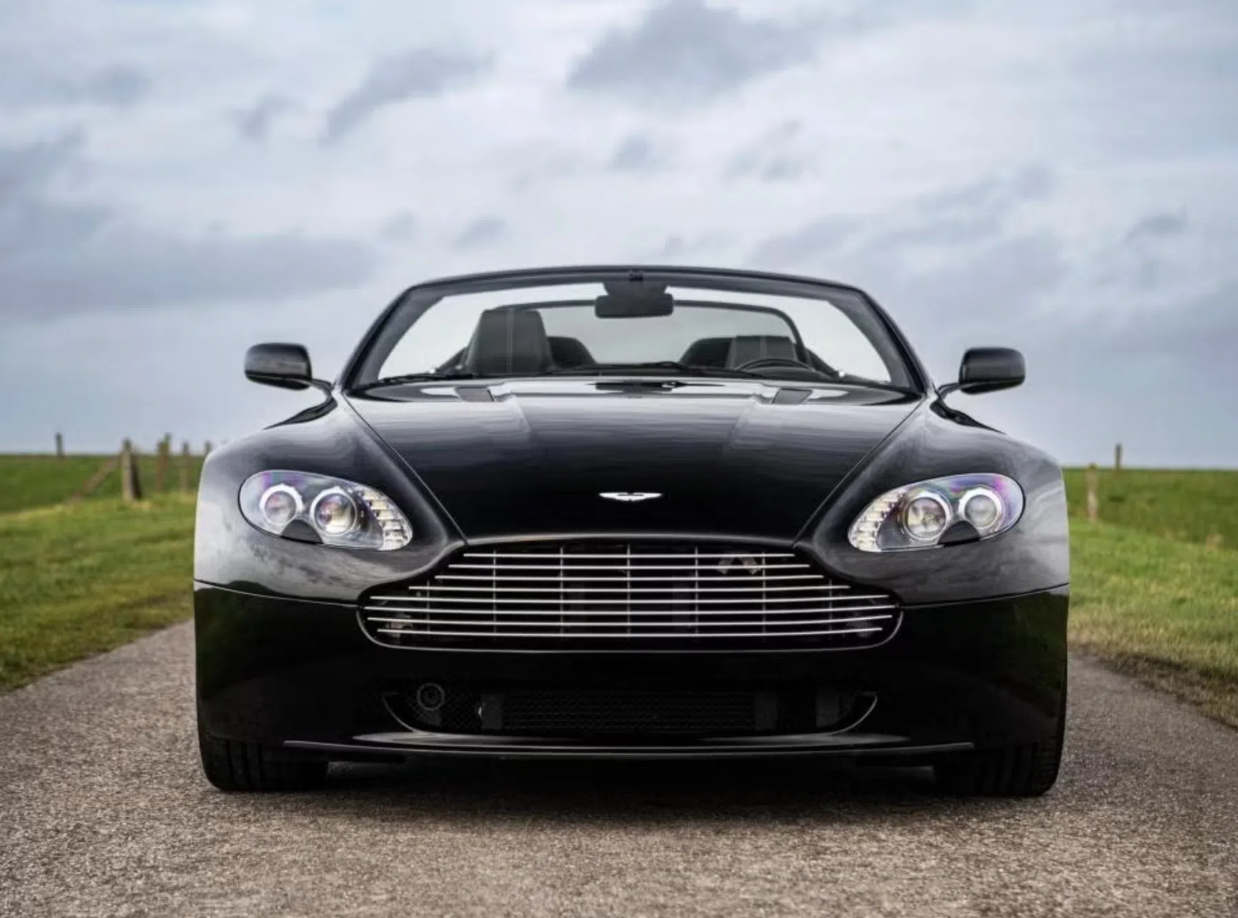 Jouw Aston Martin V8